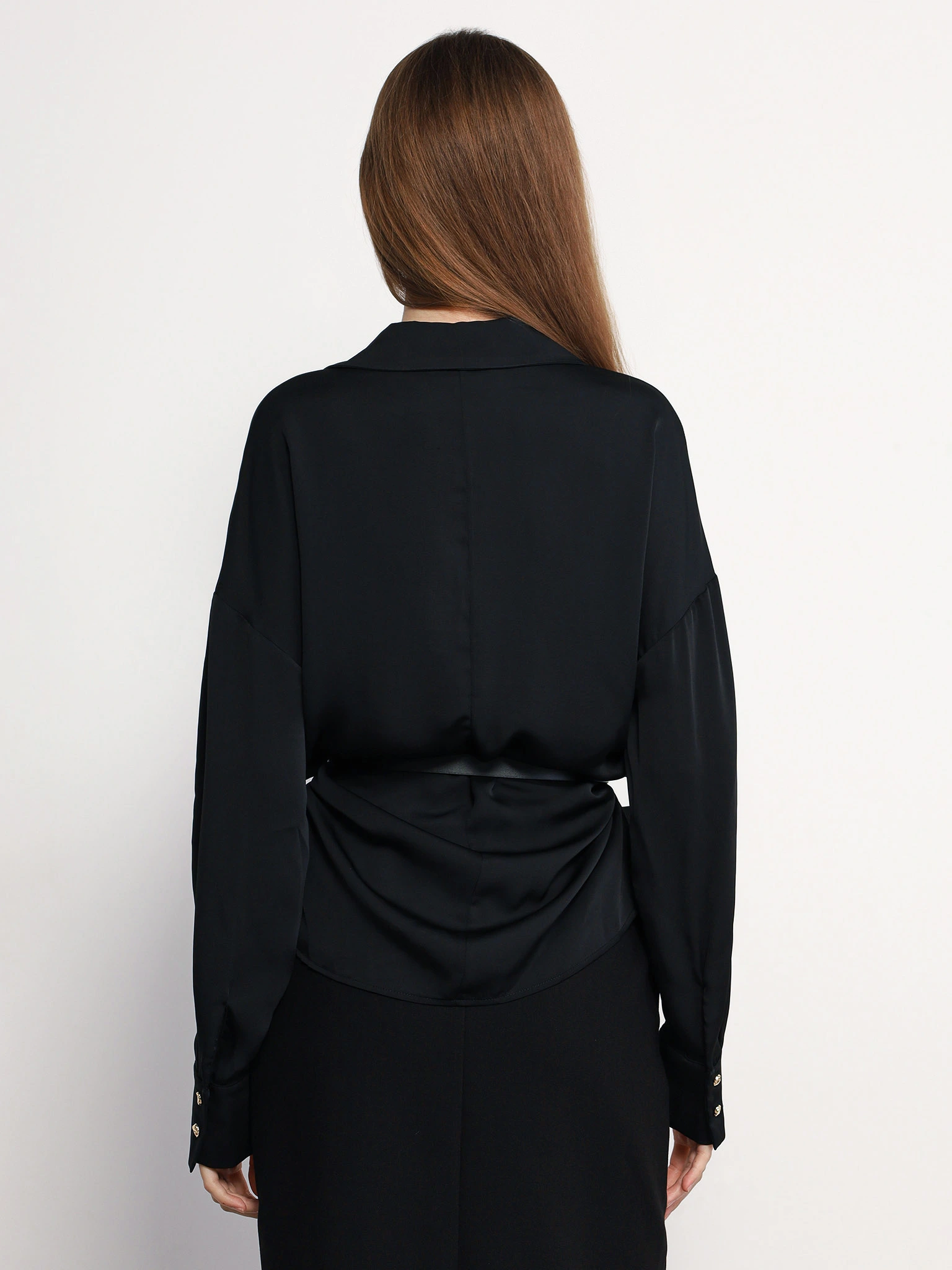 Блуза черного цвета с рюшами